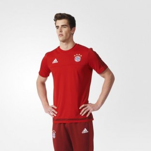 Bộ trang phục màu đỏ bắt mắt của đội Bayern