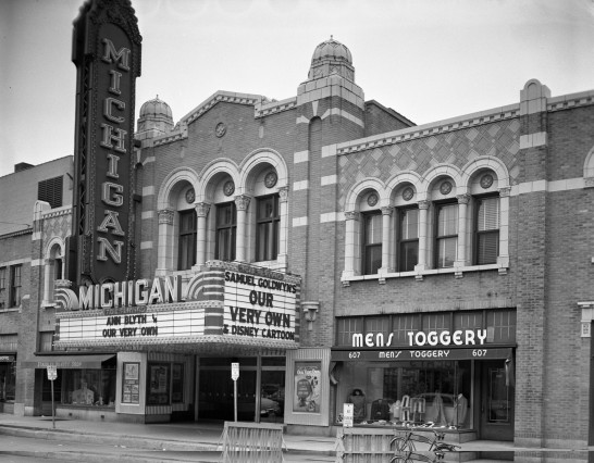 Một rạp chiếu phim thời xưa tại bang Michigan, Mỹ, đất nước có nhiều rạp chiếu nhất thế giới.