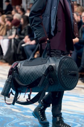 Túi  xách cầm tay Louis Vuitton