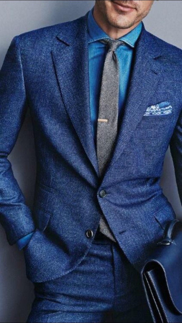 4 cách phối đồ với áo vest nam màu xanh-elle man16