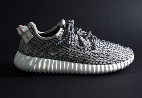 Giày thể thao Adidas với tên gọi Yeezy Boost 350 do Kanye West thiết kế