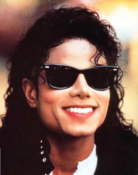 Michael Jackson đeo kiểu kính New Wayfarer