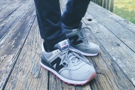 Hình: New Balance 574 Grey/Black + On Foot Review