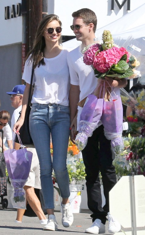 Evan Spiegel Tay trong tay cùng siêu mẫu Miranda Kerr Evan Spiegel Tay trong tay cùng siêu mẫu Miranda Kerr