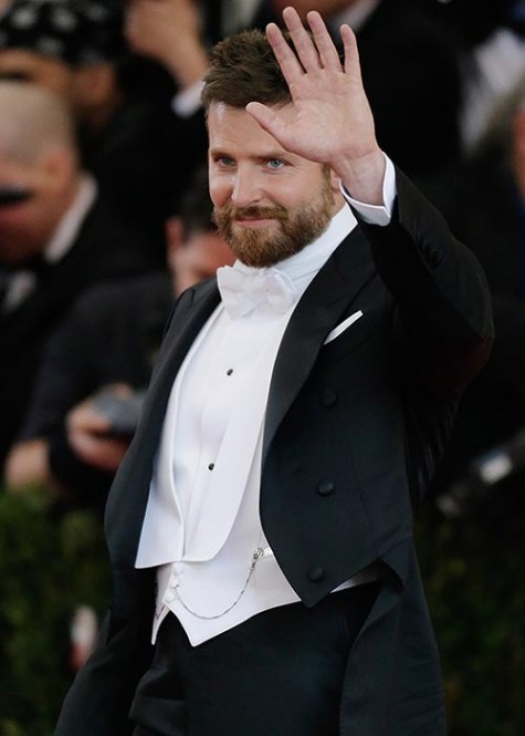 cach phoi do nam white tie bradley cooper