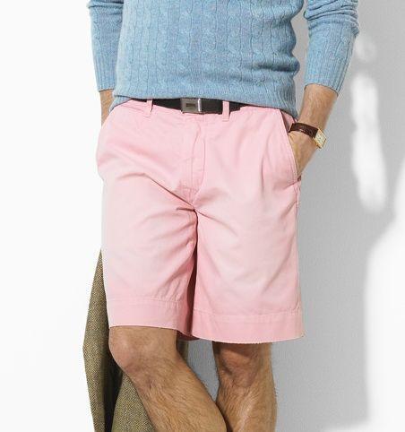 phong cách nam tính với quần shorts màu hồng
