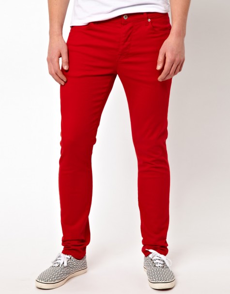 cách mix đồ nam với quần jeans màu đỏ