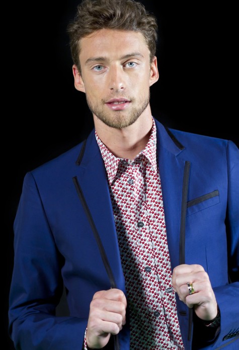 phong cách thời trang nam tính với vest xanh navy nổi bật Claudio Marchisio