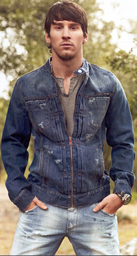 Lionel messi với phong cách phối đồ denim