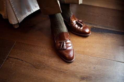 Bạn cũng có thể chọn Tassel Loafer cho phong cách này