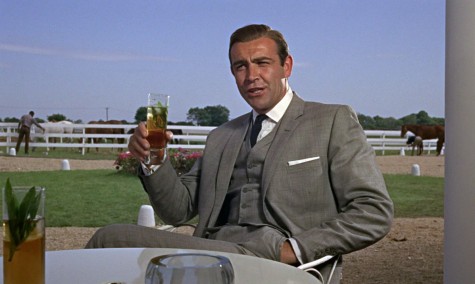 Sean Connery với suit 3 mảnh trong phần 3 của bộ phim 