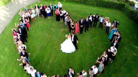 Một bức ảnh cưới được chụp bằng Drones.