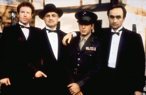 Từ trái qua: cậu con cả Sonny - Bố Già Vito Corleone - cậu con trai ít Michael - cậu con trai thứ Fedro.