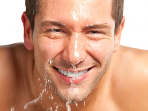 Rửa mặt thường xuyên sẽ giúp làn da luôn sạch sẽ