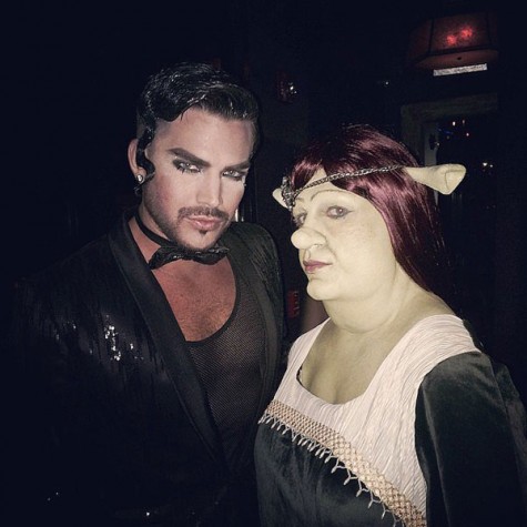 Adam Lambert và tài tử Colton Haynes hóa trang thành Shrek.