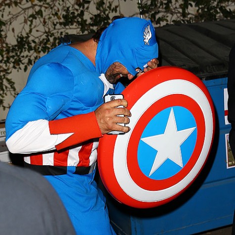  Gerard Butler hóa trang thành "Captain America"