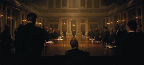 Tại Rome, James chứng kiến cuộc họp kín của tổ chức bóng đêm Spectre.