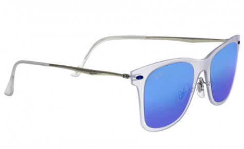 Mắt kính Mirrored Wayfarer của thương hiệu Rayban.