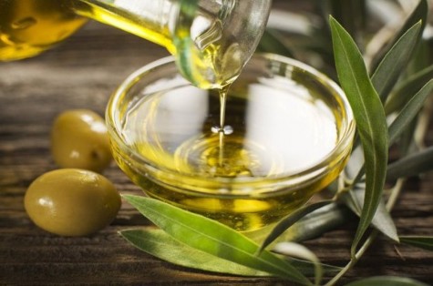 Dầu Olive chứa rất nhiều dưỡng chất tốt dành cho tóc