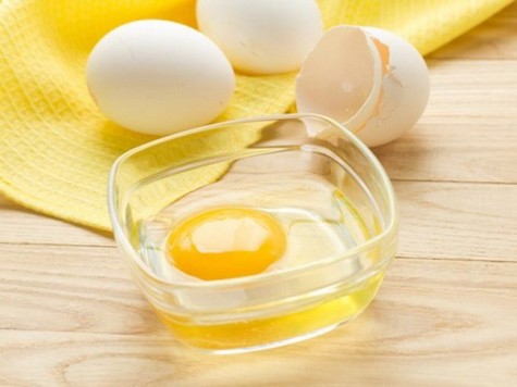 Lòng trắng trứng gà trị mụn đầu đen hiệu quả