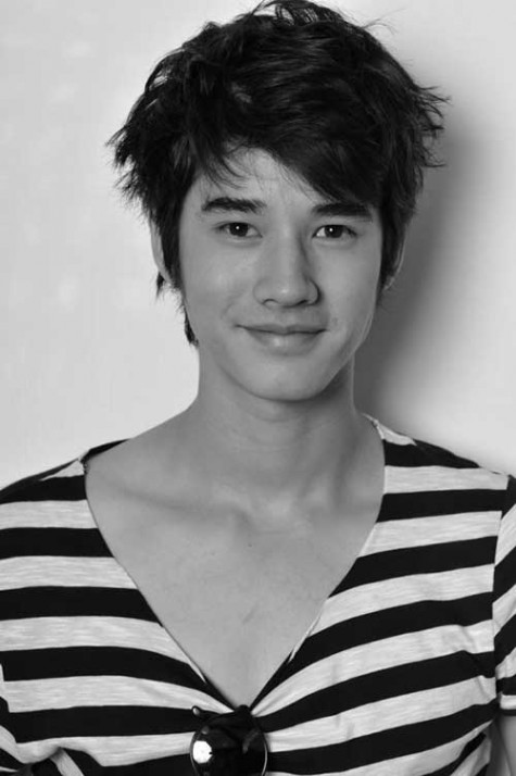 Chàng diễn viên xứ sở chùa vàng Mario Maurer cuốn hút với kiểu tóc uốn đuôi dài