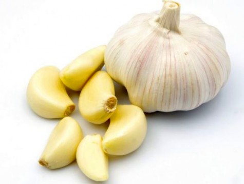 mẹo trị mụn hiệu quả cho nam giới - garlic - elleman