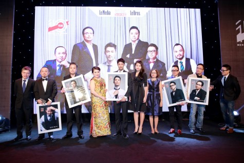 Aristino trao giải thưởng cho Johnny Trí Nguyễn