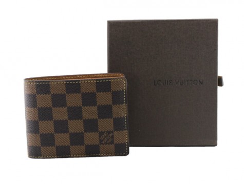 Ví Louis Vuitton này được thiết kế cổ đơn, vintage, là lựa chọn tốt cho phái nam lẫn nữ.