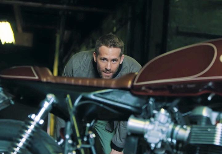 Ryan Reynolds và café racer Triumph Thruxton