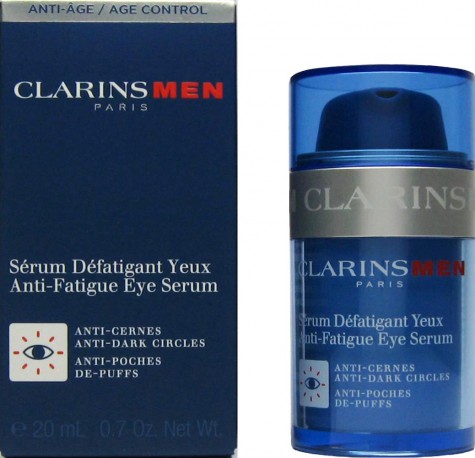 Serum cho mắt có thể dùng trước khi dùng kem dưỡng mắt để tạo hiệu quả sâu hơn.