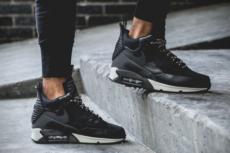 7 xu hướng thời trang giày nam nên tránh - nike airmax sneakerboots - elleman 1