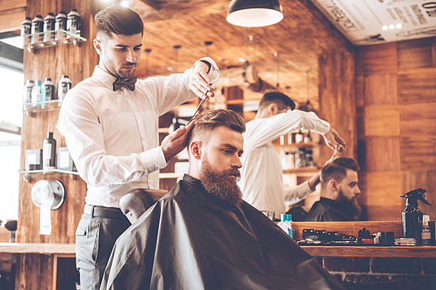 Barber là gì và những bí mật thú vị về 6000 năm lịch sử của nghề cắt tóc nam