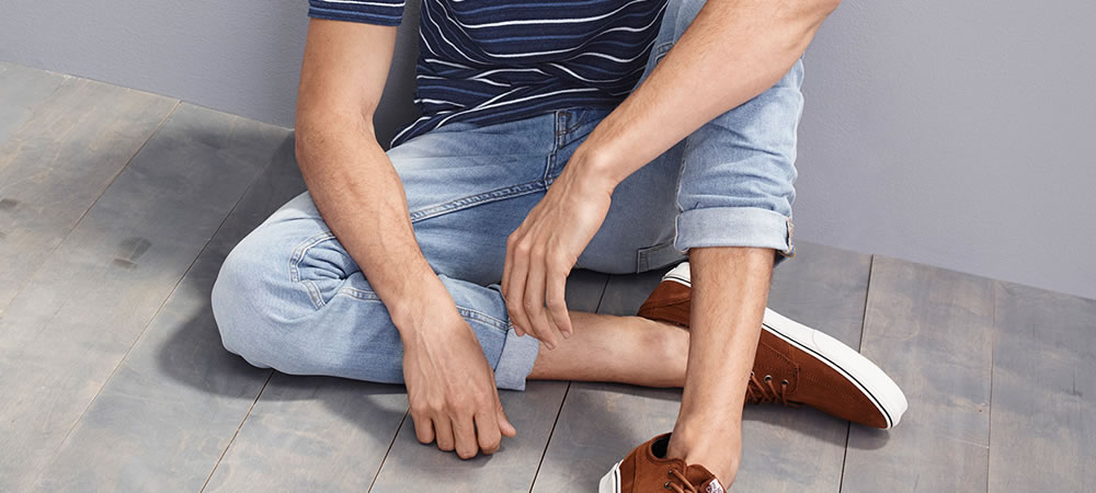 quan jeans nam - featured image - elle man