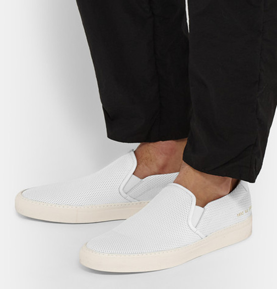 5 kieu giay the thao - slip-on - Common Projects perforated leather slip-on - elle man