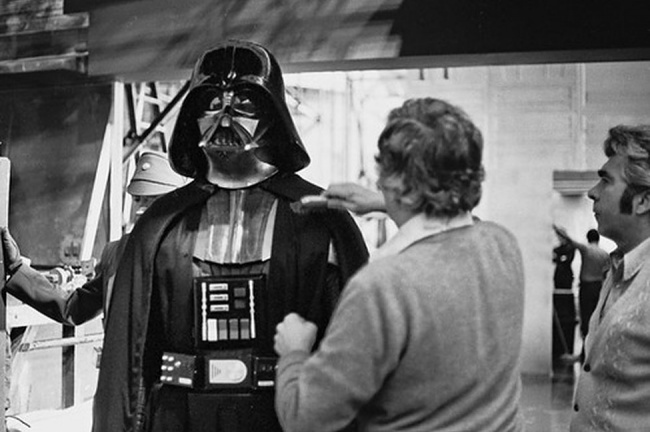 30-khoảnh-khắc-hậu-trường-từ-những-phim-điện-ảnh-nổi-tiếng_ellevietnam5