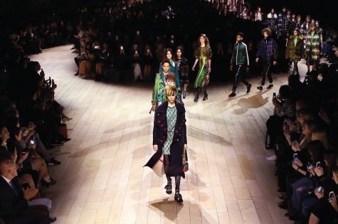 Show diễn Thu-Đông 2016 của Burberry