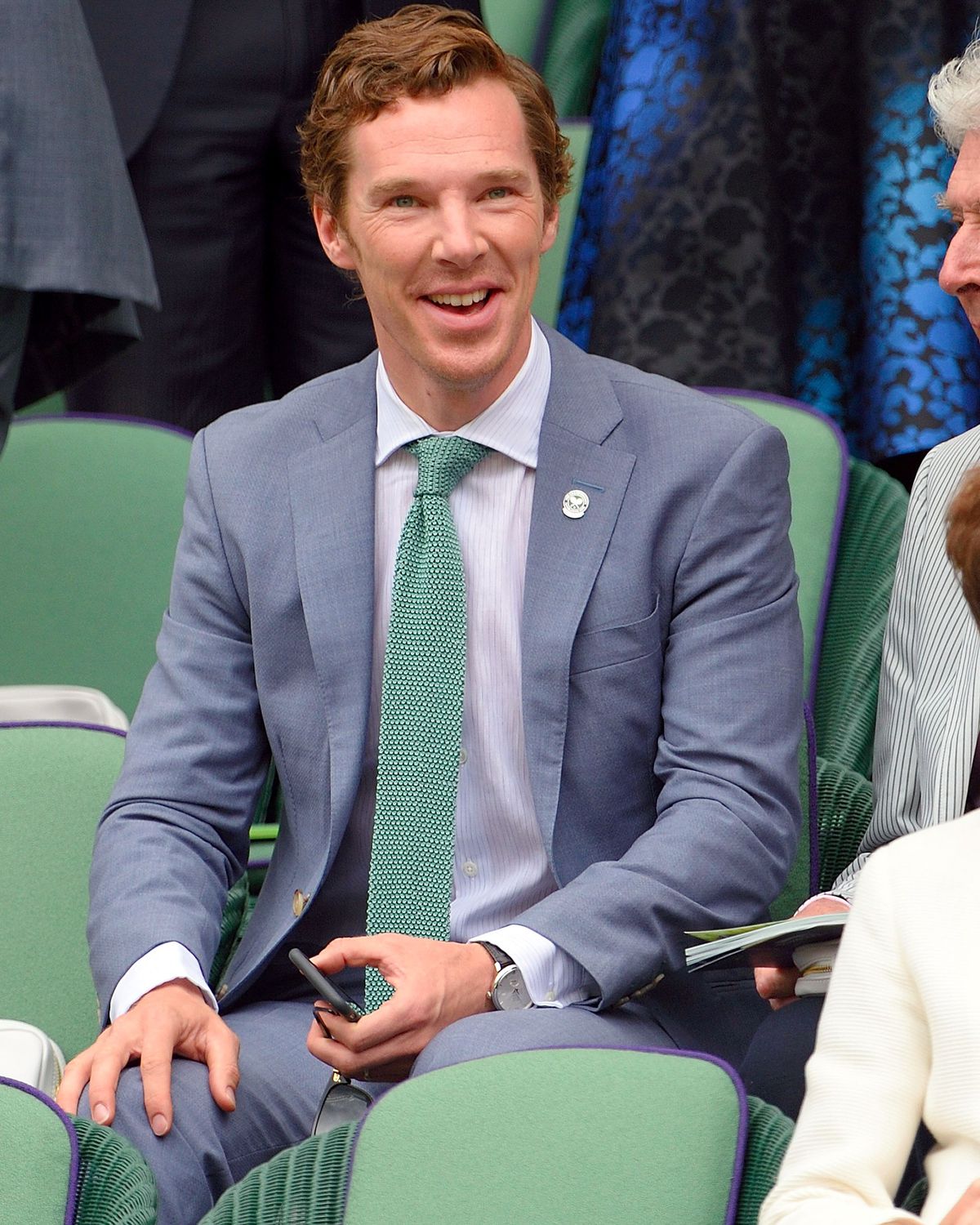 Bộ suit màu pastel khiến Benedict nổi bật ở Wimbledon