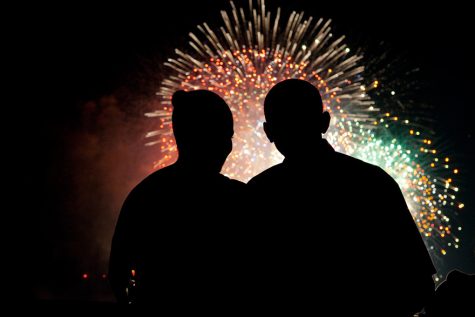 Vợ chồng Tổng thống Obama ngắm pháo hoa vào ngày lễ quốc khánh Mỹ năm 2009