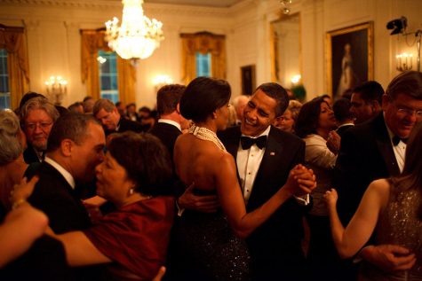 Vợ chồng Tổng thống khiêu vũ tại tiệc Governors Ball năm 2009