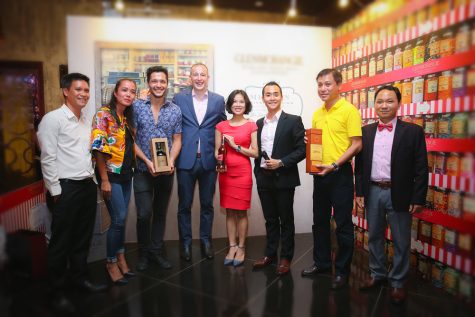 Các thượng khách vô cùng hứng thú với những sản phẩm Glenmorangie đặc biệt được mang ra đấu giá với mong muốn tiếp tục được lưu truyền trong cộng đồng sưu tập tại Việt Nam