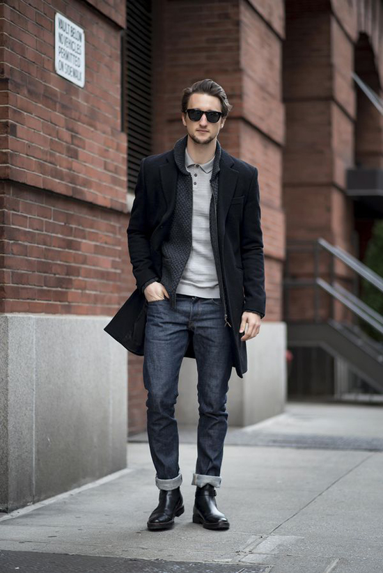 Áo khoác cardigan và Chelsea boots.