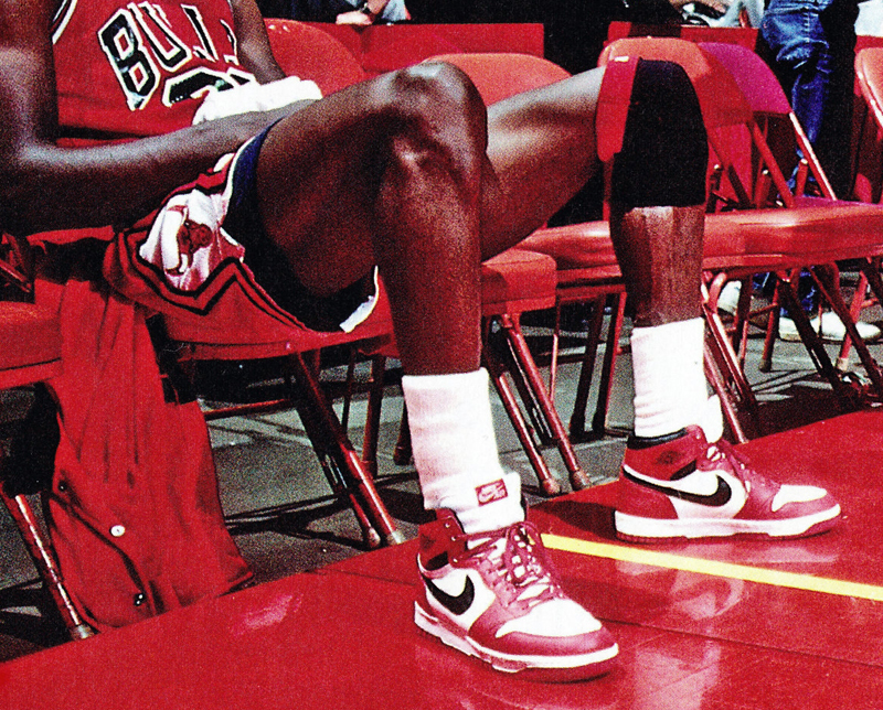 giày sneaker nam Nike Air Jordan 1 và Michael Jordan.