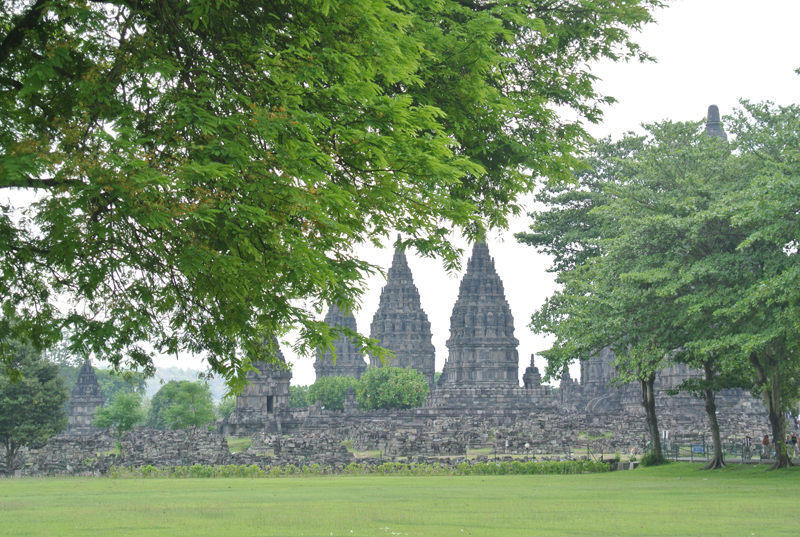 du lịch châu Á - Indonesia Prambanan 2 - elle man