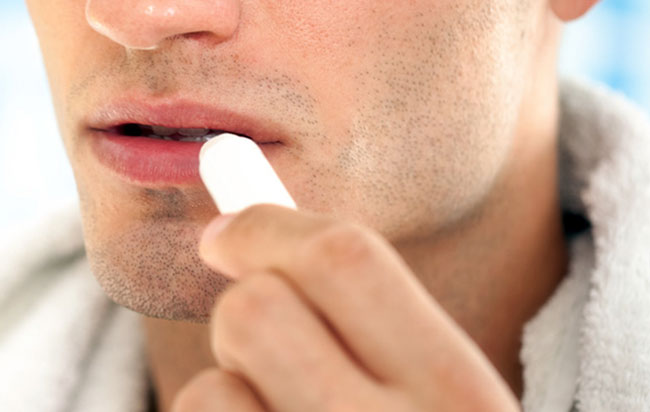 Đã đến lúc đàn ông nên biết cách chăm sóc đôi môi của mình