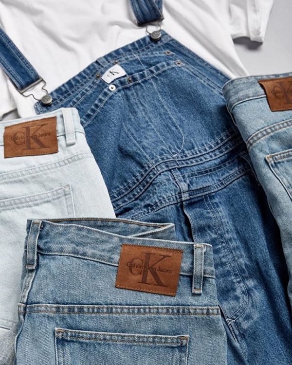 Raf Simons hé lộ logo mới của Calvin Klein