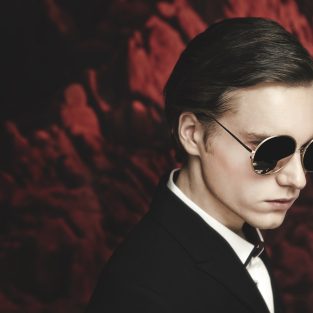 Kính mắt tầm trung Gentle Monster và cuộc chơi "thương mại nghệ thuật"