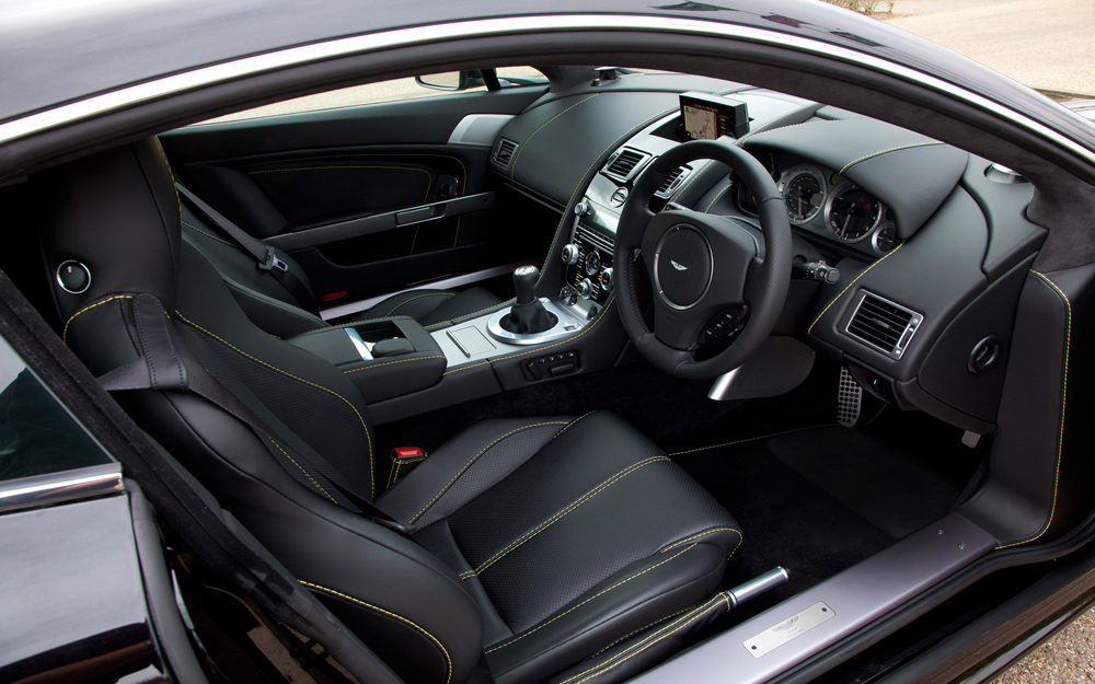 xe hoi dep - Aston Martin V8 Vantage - elle man 4