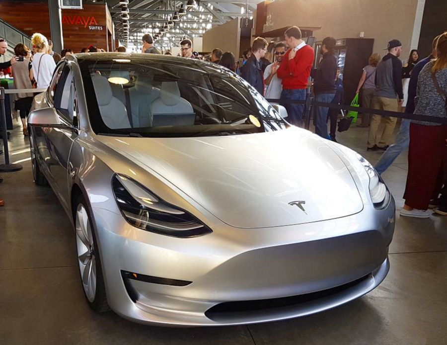 xe hoi dep - Tesla Model 3 - elle man 2