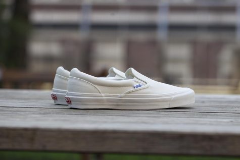 giay the thao all-white - Vans Vault - elle man 1