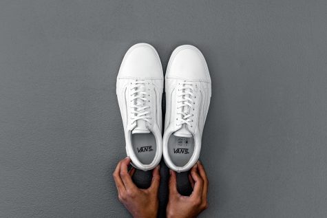 giay the thao all-white - Vans Vault - elle man 2